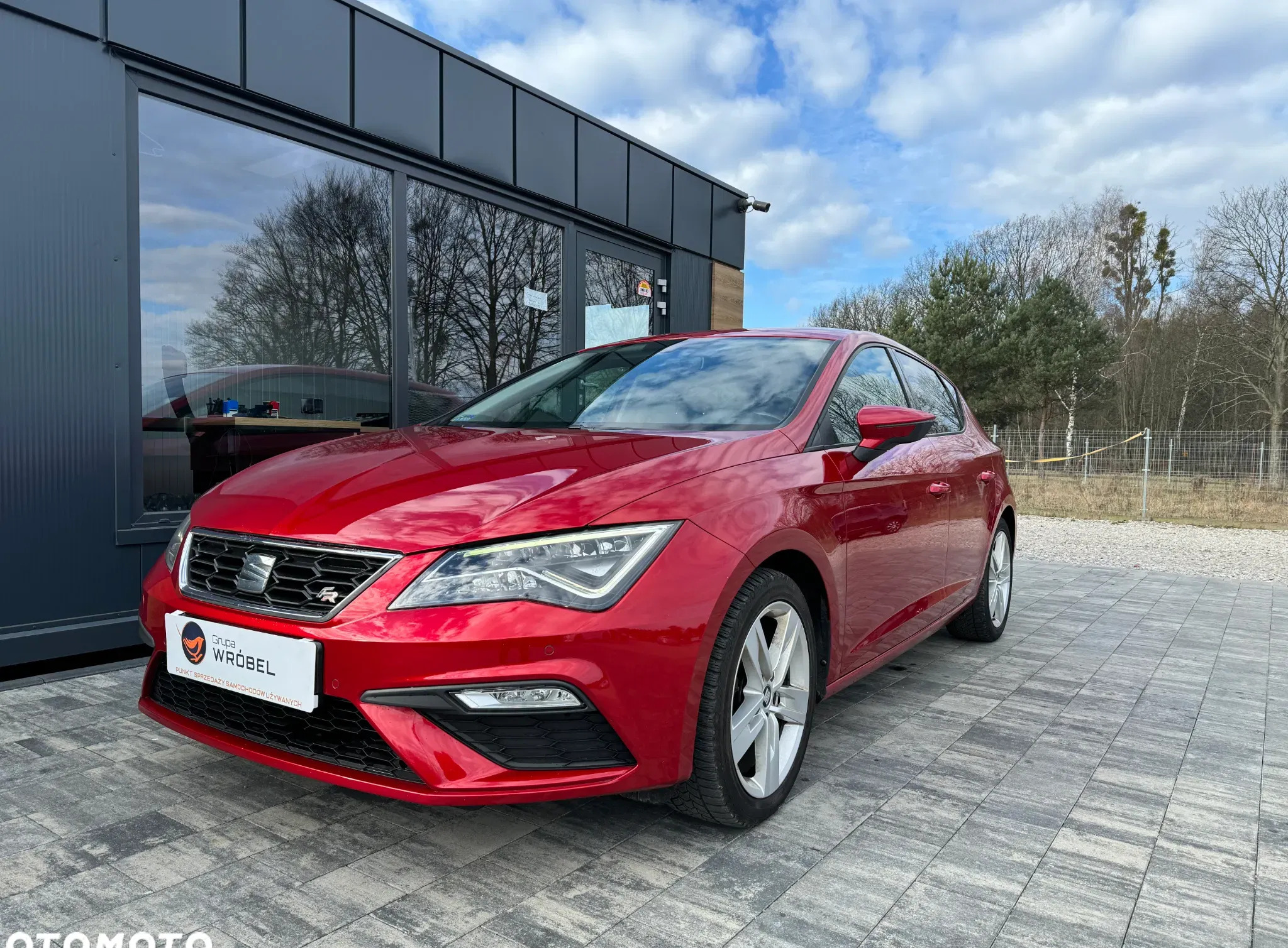 łódzkie Seat Leon cena 54900 przebieg: 150600, rok produkcji 2018 z Miastko